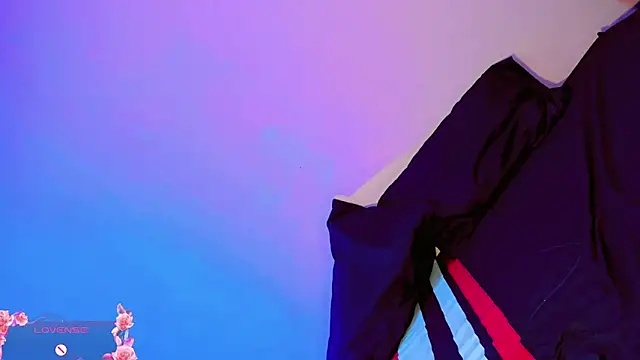 zoe rous2 online show from April 7, 1:00 pm