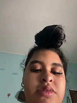 Snapshot of Aloyenita chatting on February 9, 6:12 pm Aloyenita online show from February 9, 6:12 pm