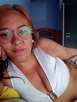 Snapshot of kuramaqueen chatting on April 5, 5:32 pm kuramaqueen online show from April 5, 5:32 pm
