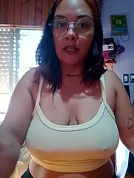 Snapshot of kuramaqueen chatting on April 13, 11:48 am kuramaqueen online show from April 13, 11:48 am
