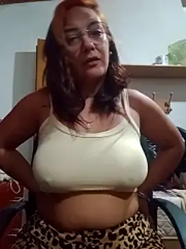 Snapshot of kuramaqueen chatting on April 16, 8:04 am kuramaqueen online show from April 16, 8:04 am