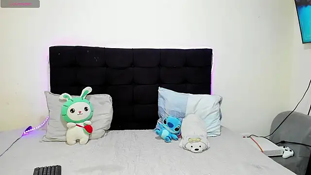 Snapshot of Vinaaly_ chatting on March 11, 7:31 pm Vinaaly online show from March 11, 7:31 pm