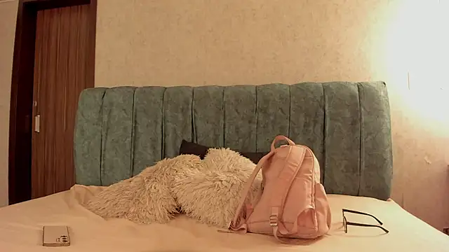 Aleera Walton online show from February 26, 7:57 pm