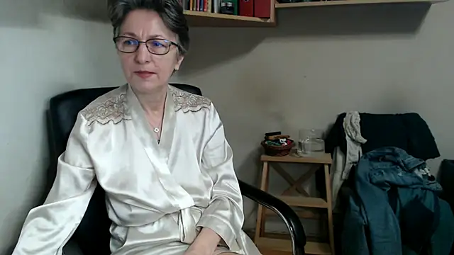 katemodel online show from December 14, 7:47 am