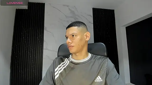 Snapshot of milo_cruz_ chatting on February 8, 2:59 am milo cruz online show from February 8, 2:59 am