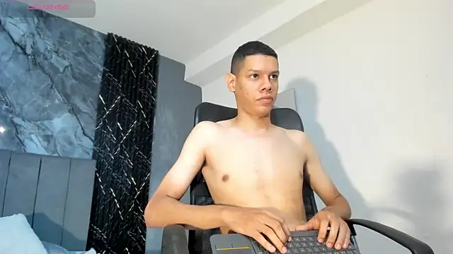 Snapshot of milo_cruz_ chatting on February 14, 8:11 am milo cruz online show from February 14, 8:11 am