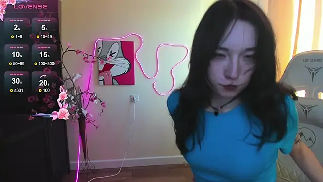 AliceeinWonderlanddd online show from February 3, 2:53 am