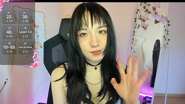 AliceeinWonderlanddd online show from April 12, 7:13 am