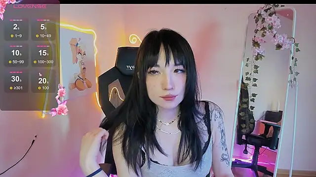 AliceeinWonderlanddd online show from April 21, 2:51 am