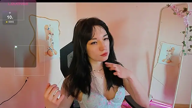 AliceeinWonderlanddd online show from April 24, 4:48 am