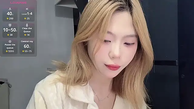 Snapshot of F-Qing chatting on March 5, 12:12 pm F-Qing online show from March 5, 12:12 pm