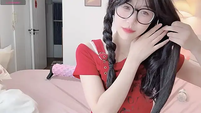Snapshot of Luminous4173 chatting on May 10, 8:52 am Luminous4173 online show from May 10, 8:52 am