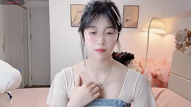 Snapshot of Luminous4173 chatting on May 25, 12:55 pm Luminous4173 online show from May 25, 12:55 pm