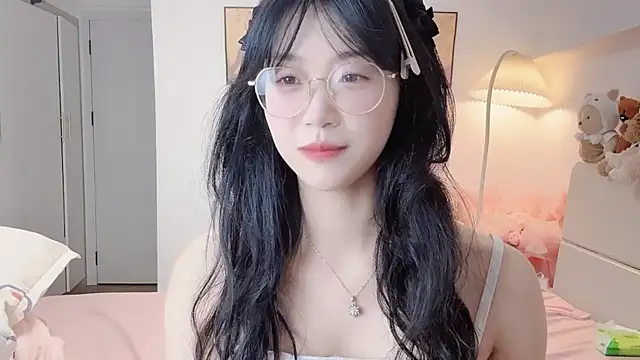 Snapshot of Luminous4173 chatting on June 2, 1:13 pm Luminous4173 online show from June 2, 1:13 pm