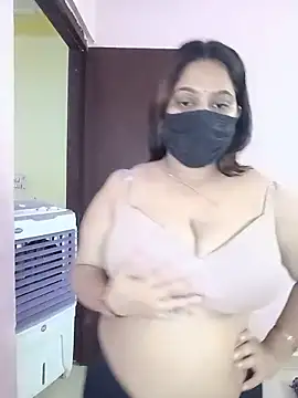 Snapshot of Aliya_Hott chatting on May 18, 3:24 am Aliya Hott online show from May 18, 3:24 am