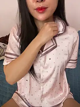 Snapshot of hotgirl-sexy chatting on July 4, 6:19 am hotgirl-sexy online show from July 4, 6:19 am