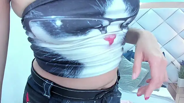 crystalstonee online show from March 24, 10:26 pm