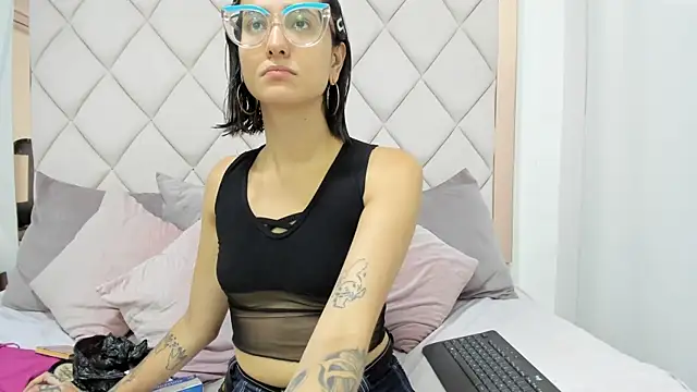 Snapshot of crystalstonee chatting on June 8, 9:48 pm crystalstonee online show from June 8, 9:48 pm