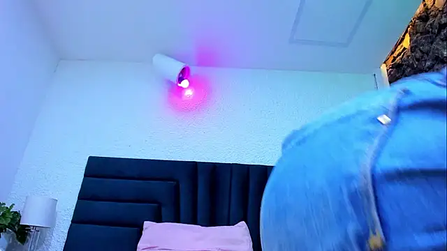 Dahliablack online show from March 25, 4:24 pm