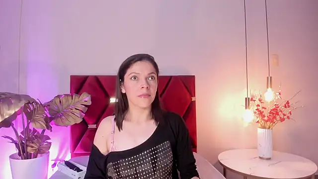 AnnaBroooks online show from April 23, 12:01 am