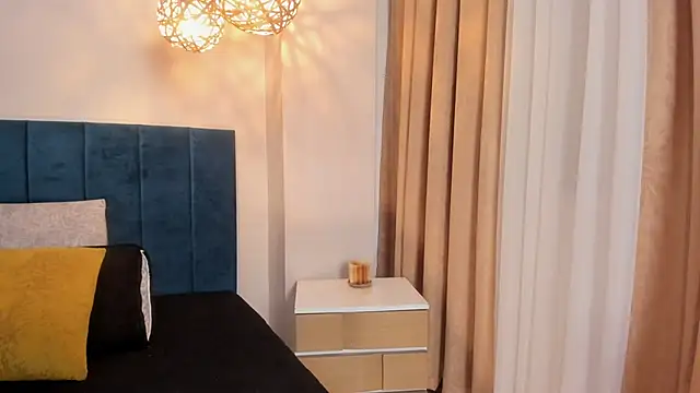 AnnaBroooks online show from April 25, 12:02 am