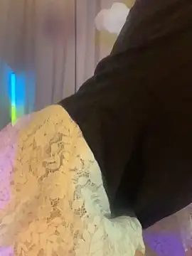 Olivia-Brooks online show from March 6, 9:17 am