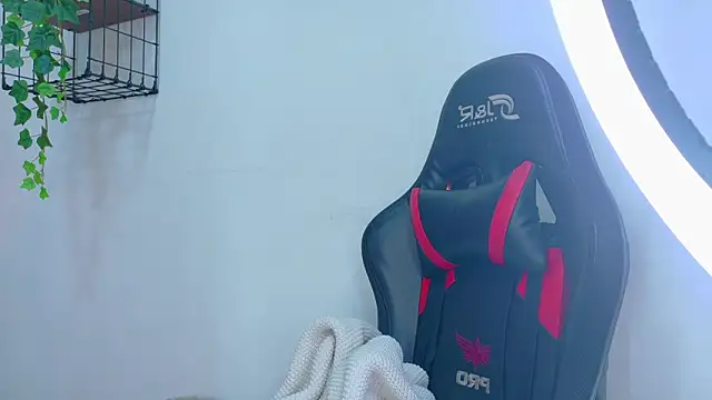 AnnieRouse   online show from February 5, 11:48 am