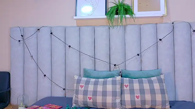 AnnieRouse   online show from March 17, 11:46 am