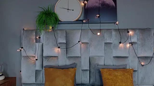 AnnieRouse   online show from April 23, 11:42 am