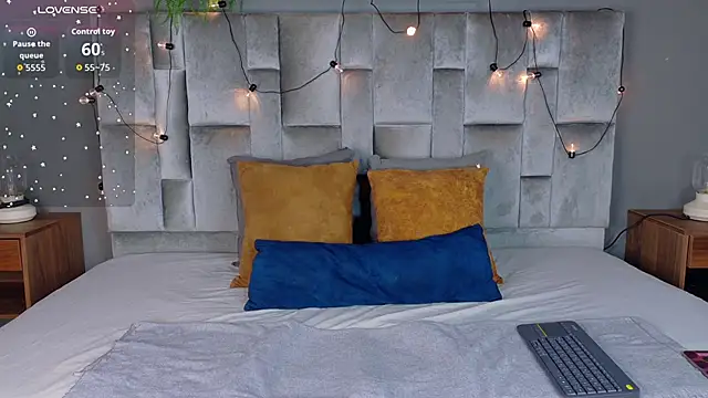 AnnieRouse   online show from April 23, 12:29 pm