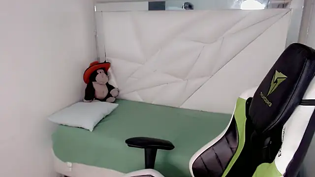 Liarr  online show from February 20, 7:58 pm