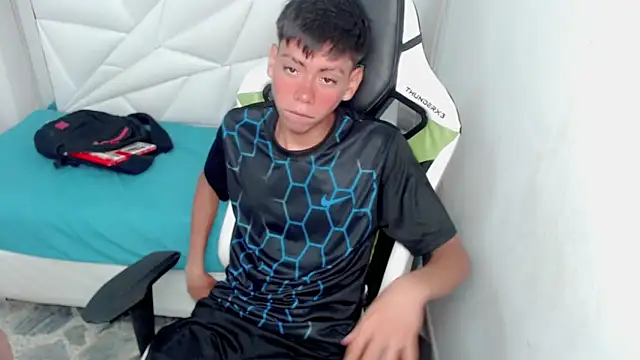 Liarr  online show from March 9, 8:02 pm