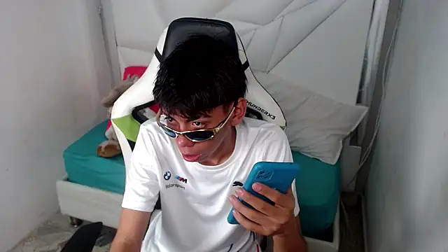 Liarr  online show from April 21, 3:35 am