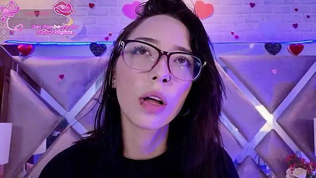 HarperrWest online show from February 28, 8:43 pm