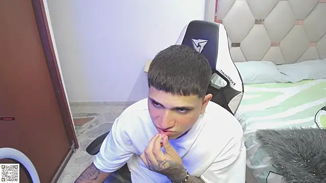 Black diamondd  online show from April 25, 3:42 am