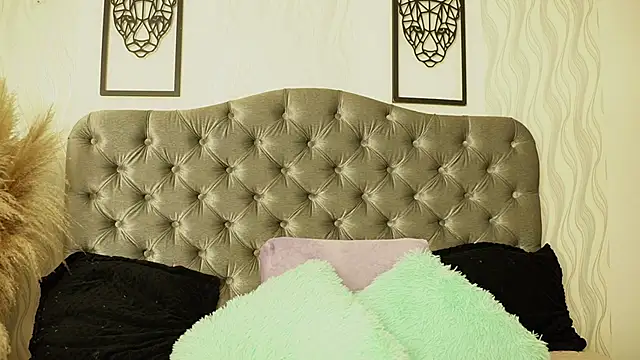 katt eyes  online show from March 31, 1:11 pm