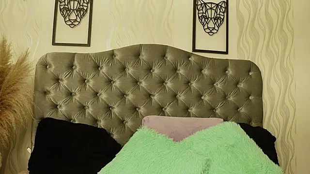 katt eyes  online show from April 22, 1:12 pm