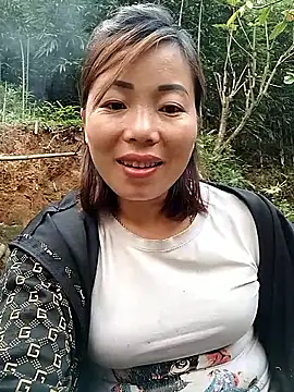 Ella-aa online show from March 29, 9:53 am