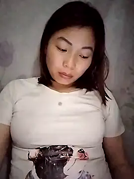 Ella-aa online show from April 20, 5:37 pm