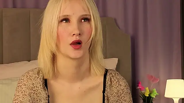 CrystalLili online show from April 21, 3:13 am