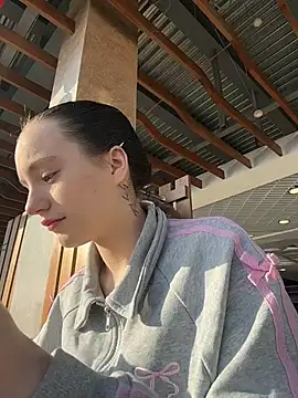 MiaTee online show from February 25, 4:00 am