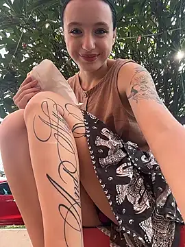 MiaTee online show from April 24, 2:03 am