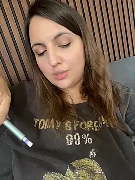AliceDesmee online show from August 9, 12:10 pm