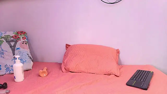 melany roberts  online show from February 13, 3:13 am