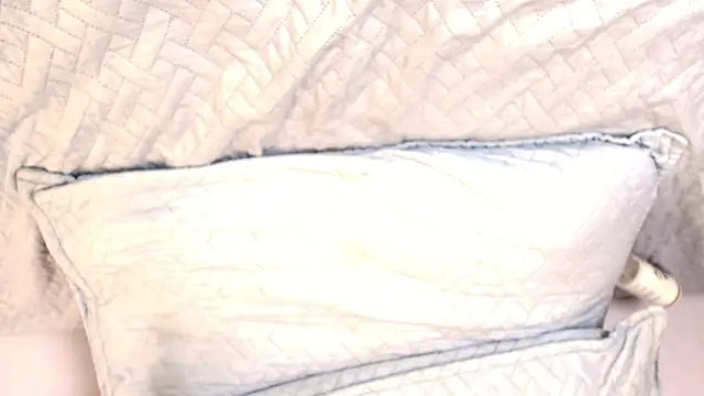 melany roberts  online show from February 20, 6:26 am