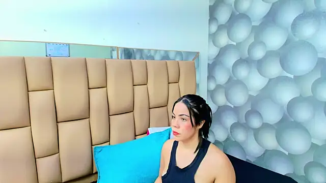 melany roberts  online show from July 21, 3:42 am