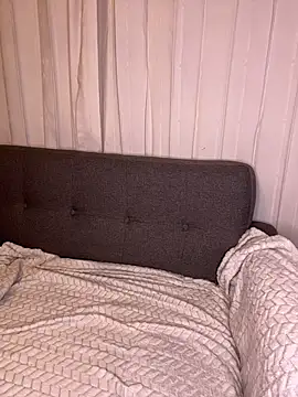 cristal  violetaa online show from February 3, 6:22 am