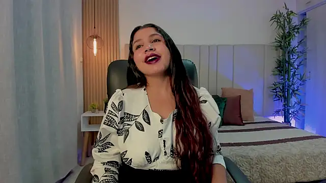 Victoria Rosee online show from April 28, 1:05 pm