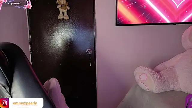 emyxpearly online show from March 6, 5:15 am