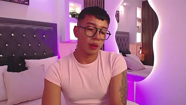 Snapshot of Fancy_Vixen chatting on February 25, 3:16 am Fancy Vixen online show from February 25, 3:16 am